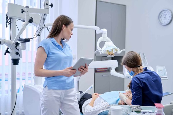Les cliniques dentaires offrent-elles des consultations pour les appareils dentaires ?