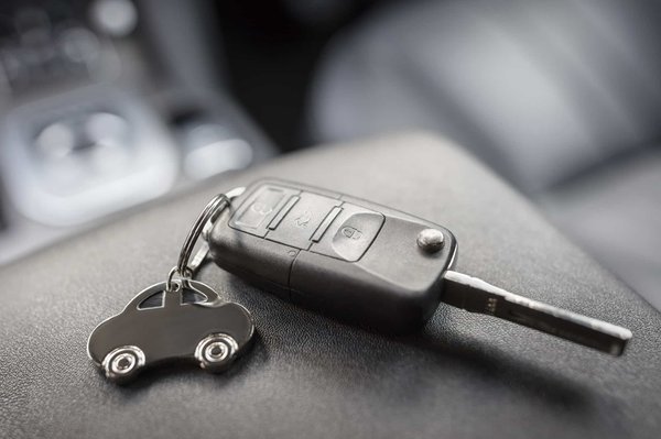 Où puis-je trouver un porte-clés Audi authentique?